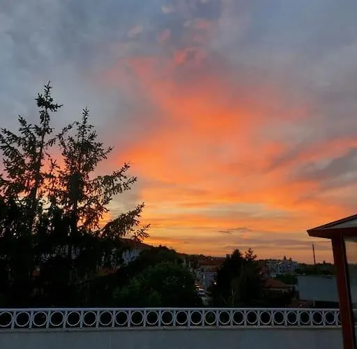 Апартаменты прекрасные с видом на море в центре *