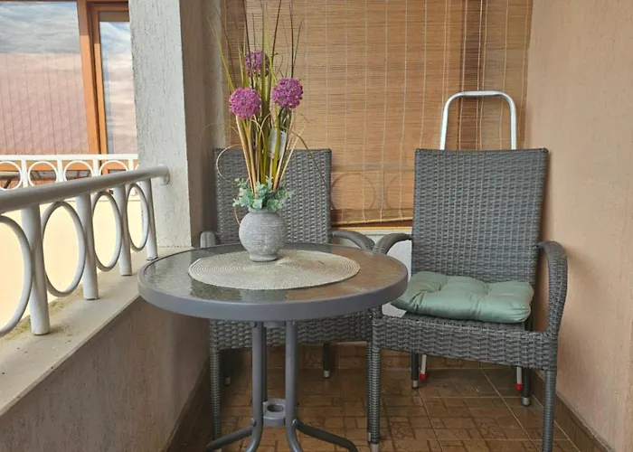 прекрасные с видом на море в центре Апартаменты *